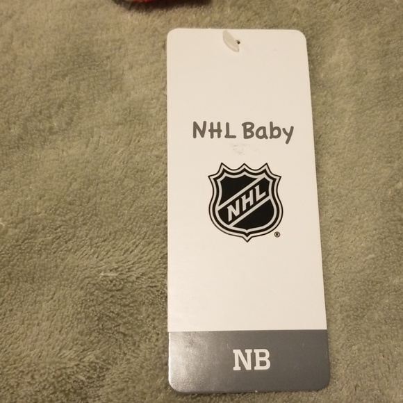 NHL Layette Newborn Scrimmage 2Piece Shirt & Pant - Picture 3 of 4
